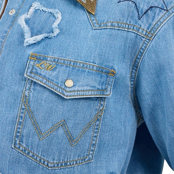 Wrangler x Lainey Wilson Starry Western Snap Denim Shirt - Picture 4 of 15
